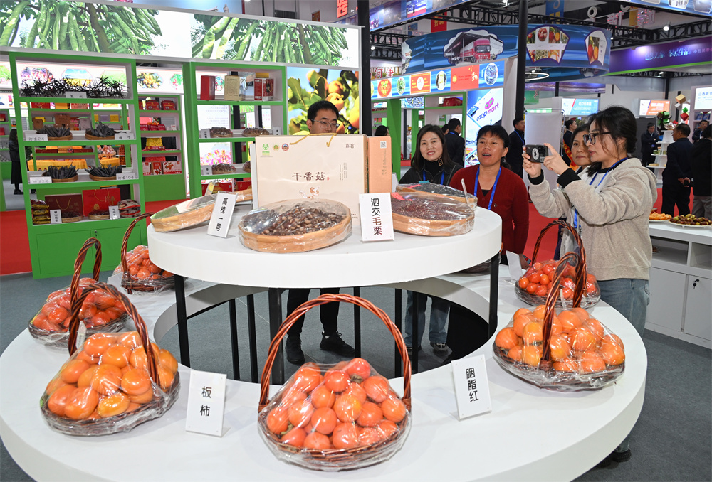 果品盛会，蔬香四溢——国际果品交易博览会上的蔬菜零售掠影